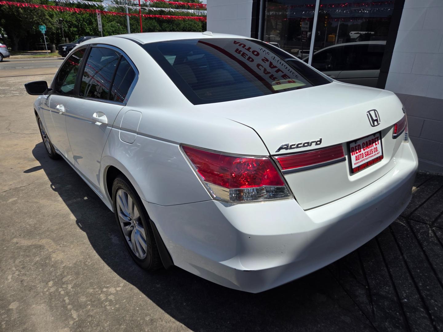 2011 WHITE Honda Accord (1HGCP2F8XBA) with an 2.4L I4 F DOHC 16V engine, Automatic transmission, located at 503 West Court, Seguin, TX, 78155, (830) 379-3373, 29.568621, -97.969803 - Photo#3